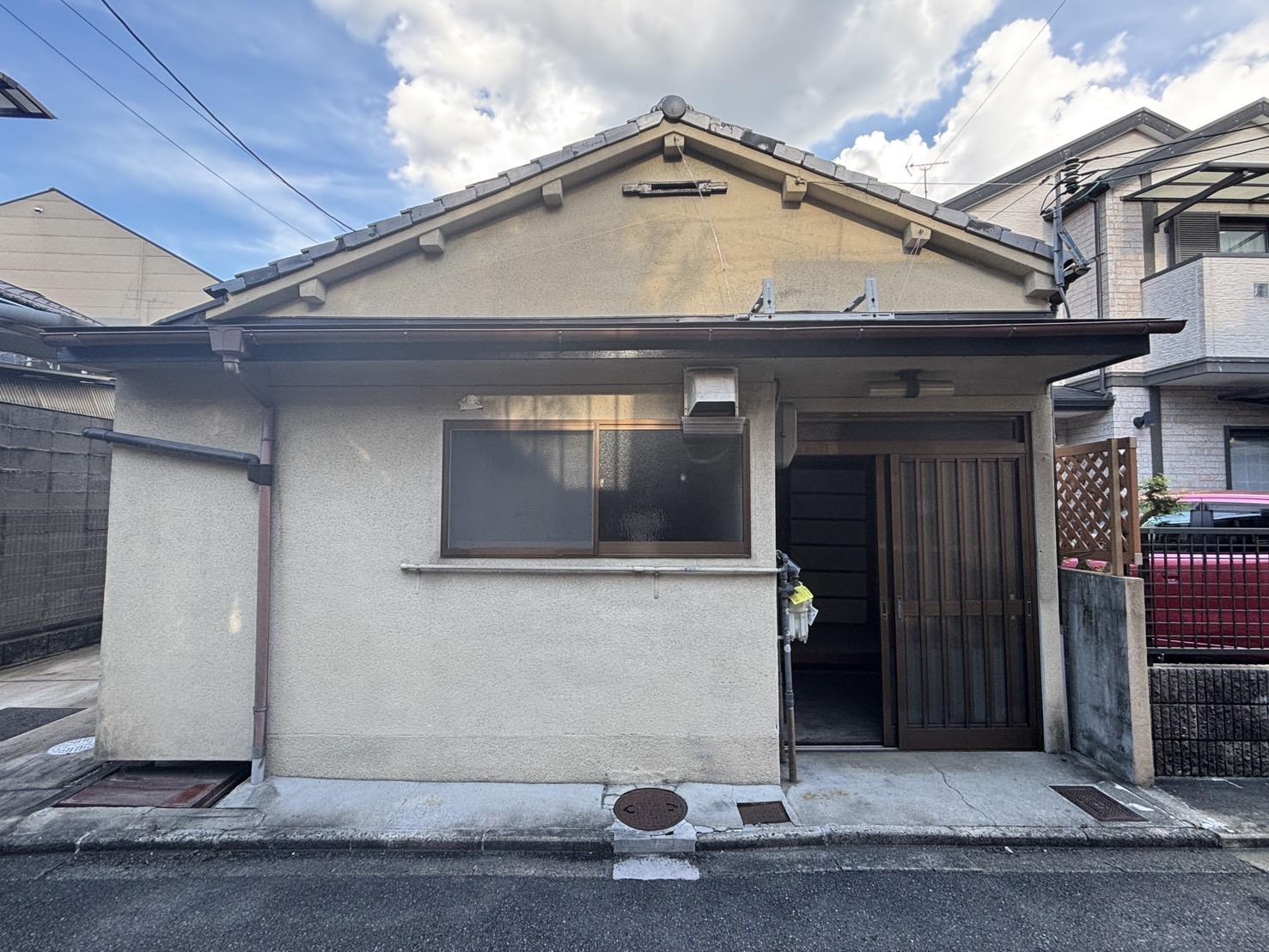 京都市北区小山東玄以町8番4の売買物件/見た目は平屋風。でも奥へ進むと二階建て。
