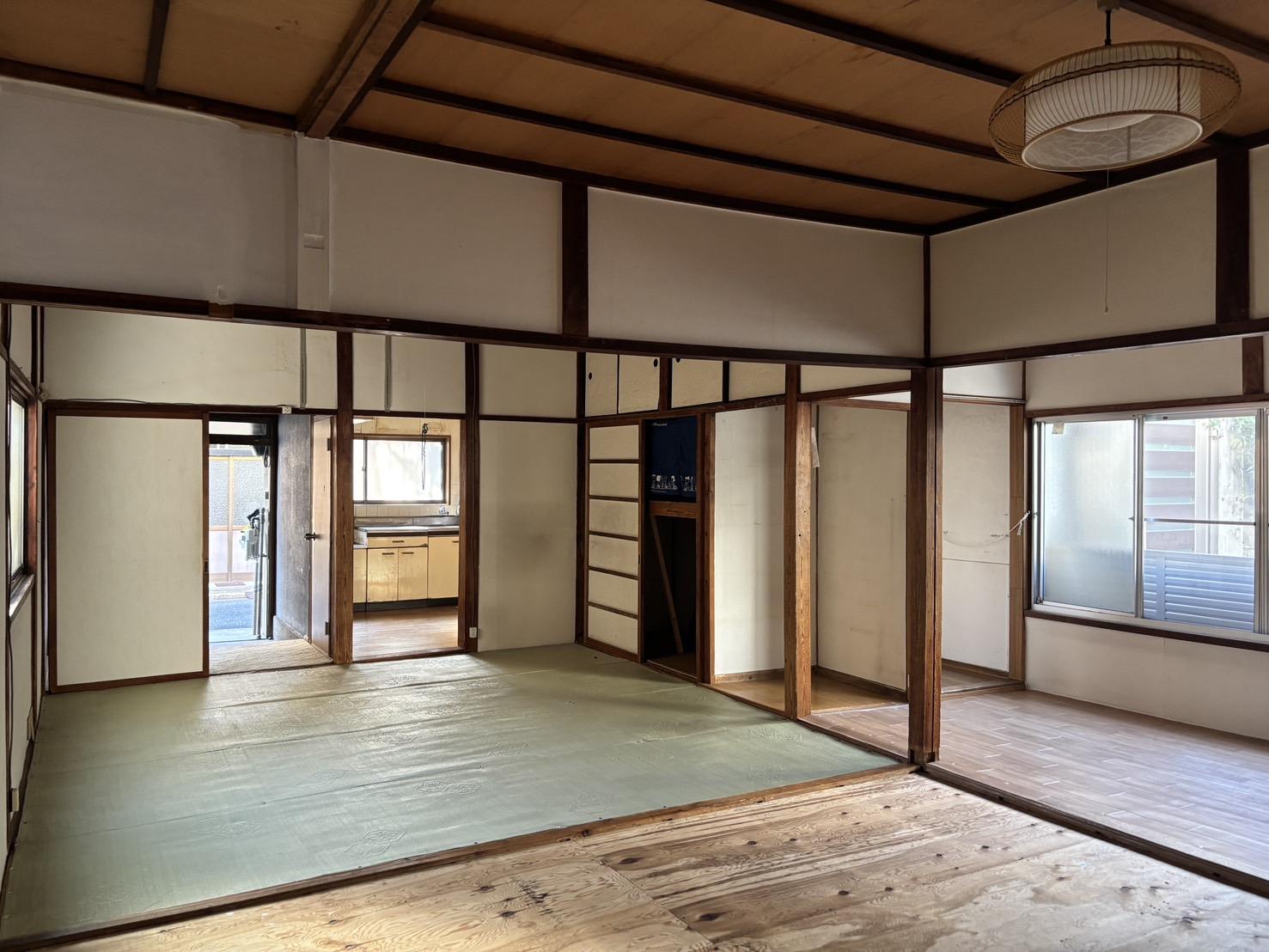 京都市北区小山東玄以町8番4の売買物件/1F｜全体を眺めると、やわらかな光が十分に届いているのがわかります。