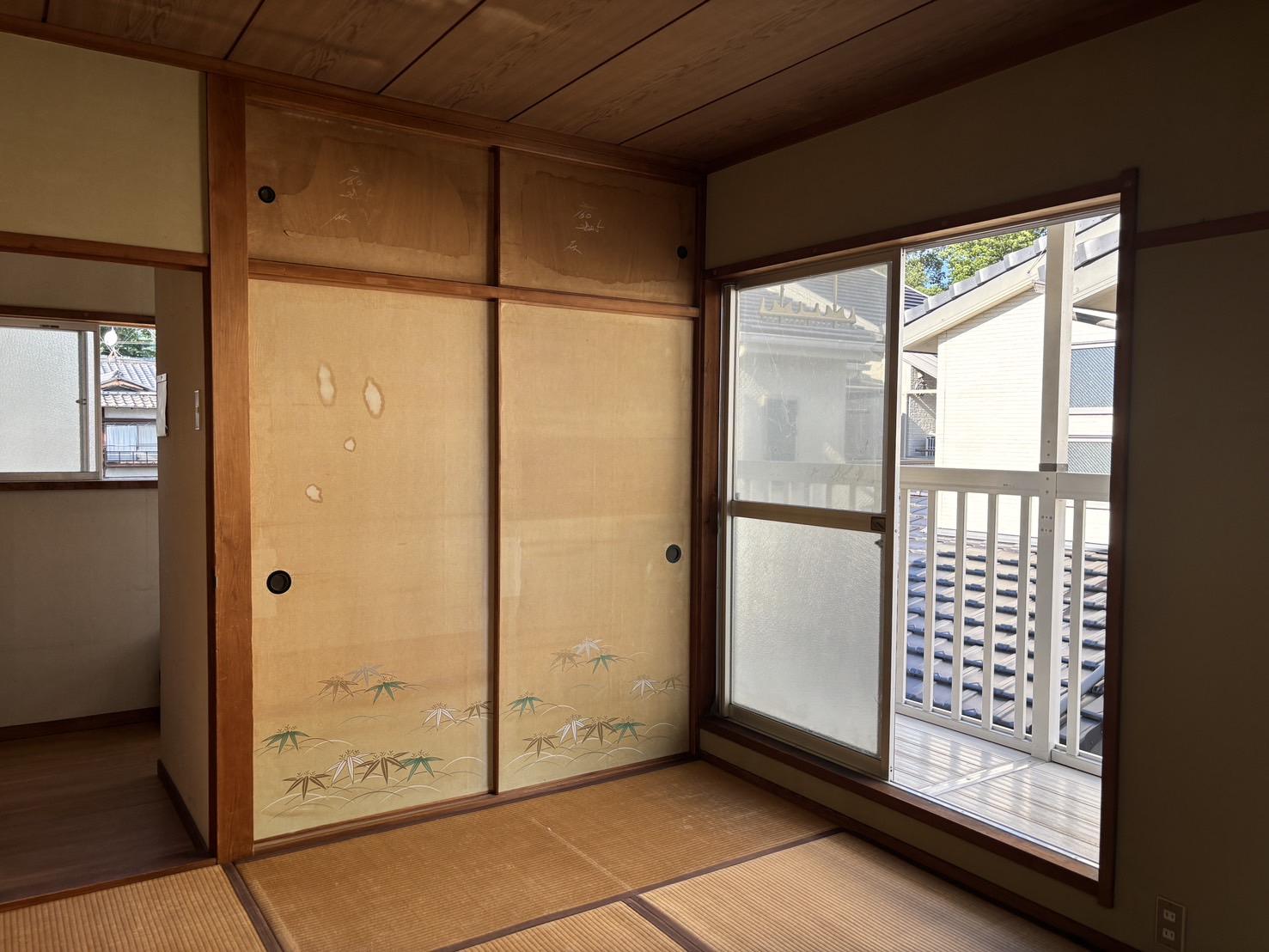 京都市北区小山東玄以町8番4の売買物件/2F｜ベランダにつながる部屋。ちょっとした外とのつながり。