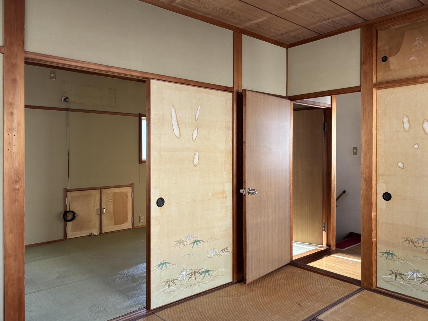 京都市北区小山東玄以町8番4の売買物件/2F｜部屋の関係性は、こんな雰囲気です。少なくとも表面的な改装は必要。