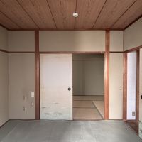京都市北区小山東玄以町8番4の売買物件/1F｜水まわり前の一室。部屋数が多いので、家族のウォークインクローゼット的に使うのが生活しやすそう。