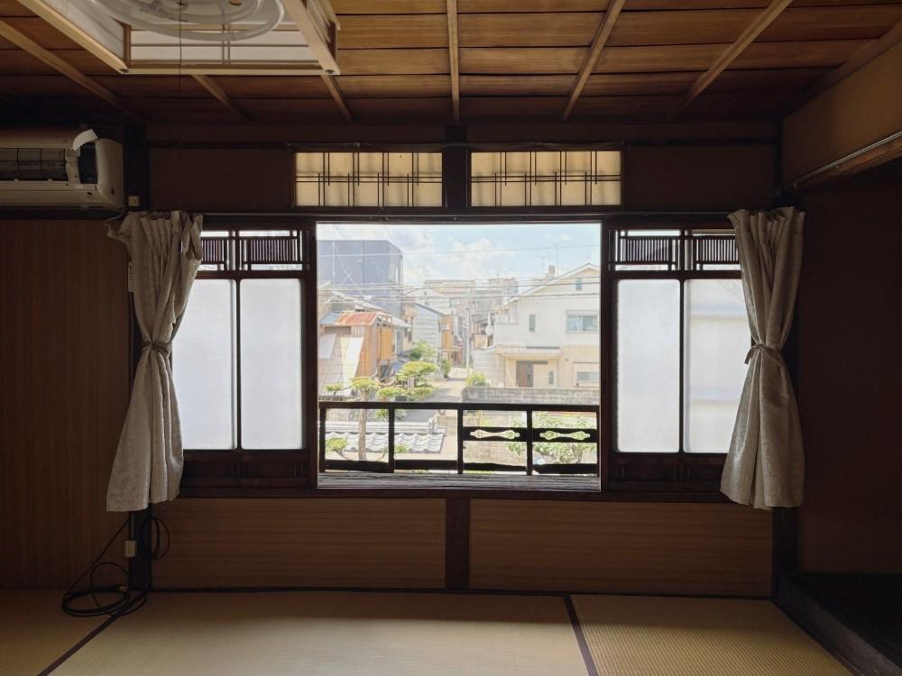 京都市北区紫野南舟岡町74の賃貸物件/2階西側｜東側の窓も開けると気持ち良い風が入ってきました。