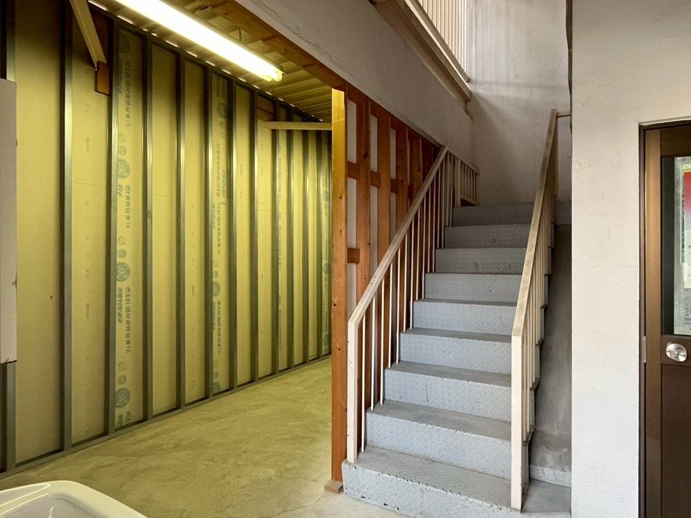 京都市上京区元誓願寺通大宮西入元妙蓮寺町557の賃貸物件/月極駐車場部分と間仕切ってあり、少し物が置けるスペースもあり