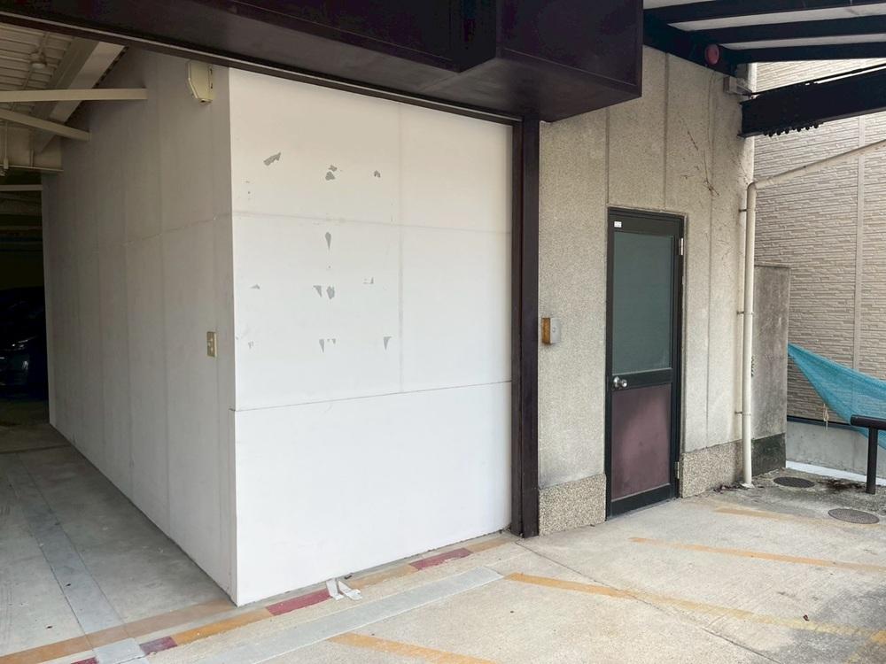 京都市上京区元誓願寺通大宮西入元妙蓮寺町557の賃貸物件/この扉が専有部への入口