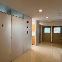 京都市中京区烏丸通竹屋町下る少将井町229-2の賃貸物件/共用部｜女性用トイレ、キッチン、男性用トイレの順に並びます。