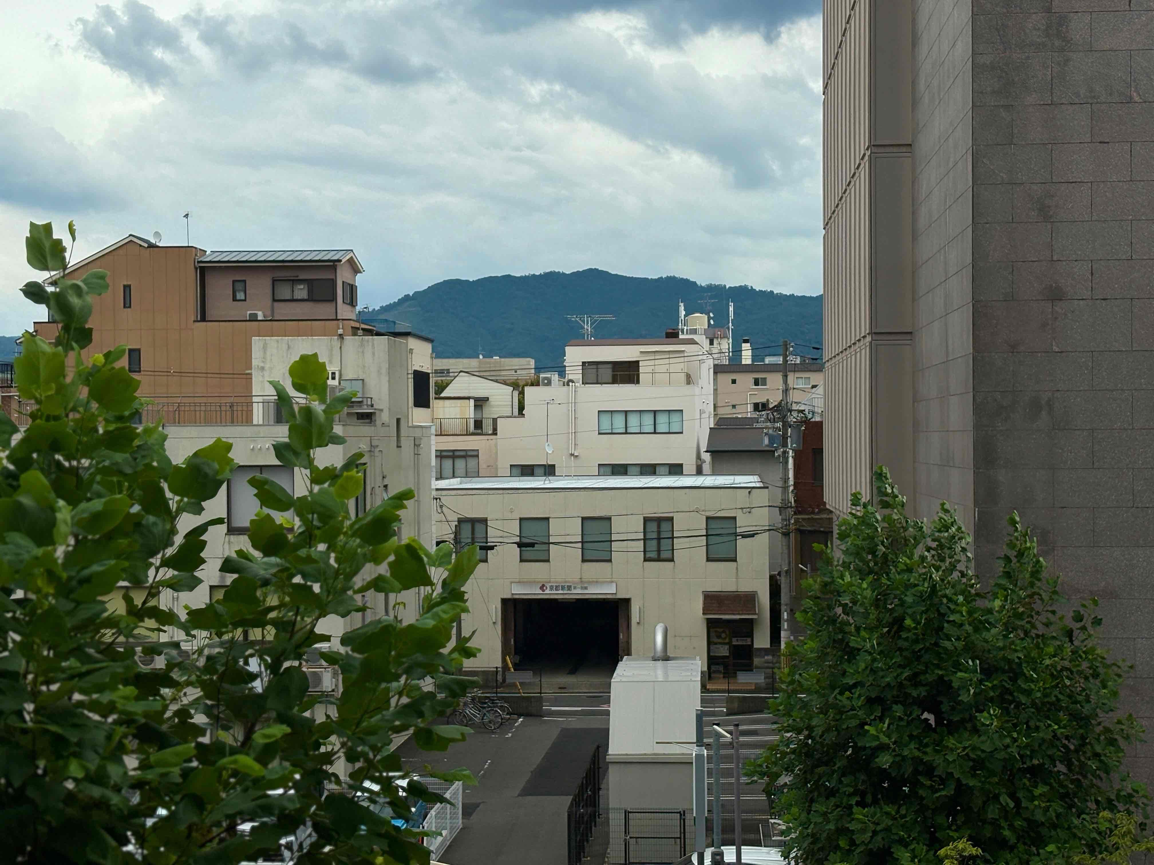京都市中京区烏丸通竹屋町下る少将井町229-2の賃貸物件/東山の大文字の頭が辛うじて見れます