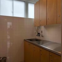 京都市中京区烏丸通竹屋町下る少将井町229-2の賃貸物件/キッチン台の上には区画ごとに鍵付きの収納が準備してあります。