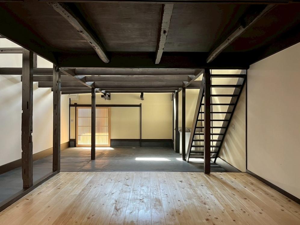 京都市左京区二条通川端東入二丁目杉本町の売買物件/1階庭側から。置き型エアコンが設置できるように配管が仕込んであります