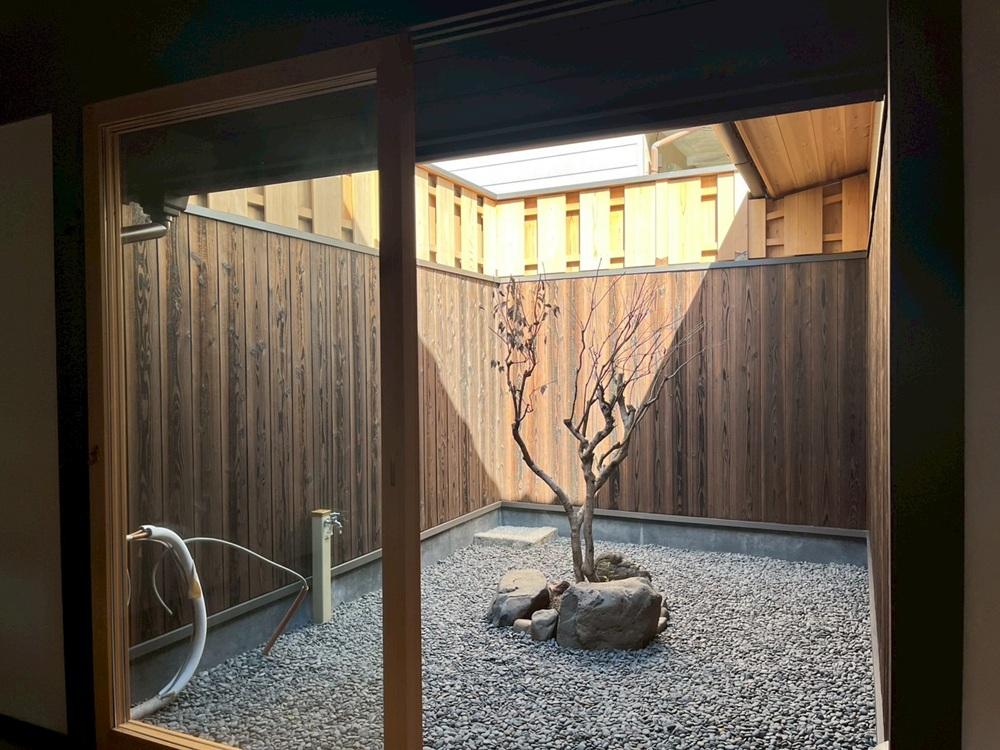 京都市左京区二条通川端東入二丁目杉本町の売買物件/綺麗に整備された庭はじゅうぶん画になる