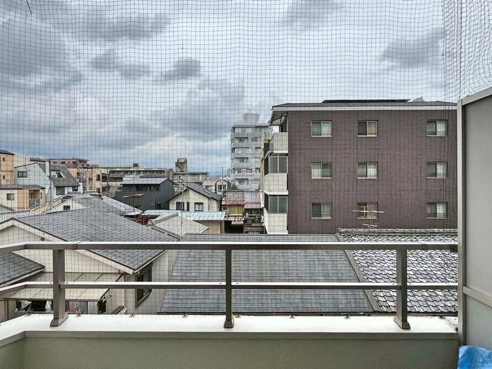 京都市左京区聖護院円頓美町47-5の売買物件/北向き。圧迫感は全くない。鳩ネットあり。