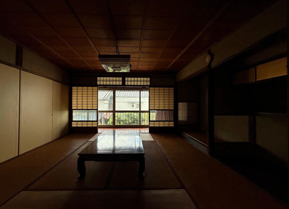 京都市上京区大宮通鞍馬口上る若宮堅町92番地の賃貸物件/2階座敷。図面はありませんが2階もたくさん部屋があり〼。ここは庭が一番よく見えるお座敷