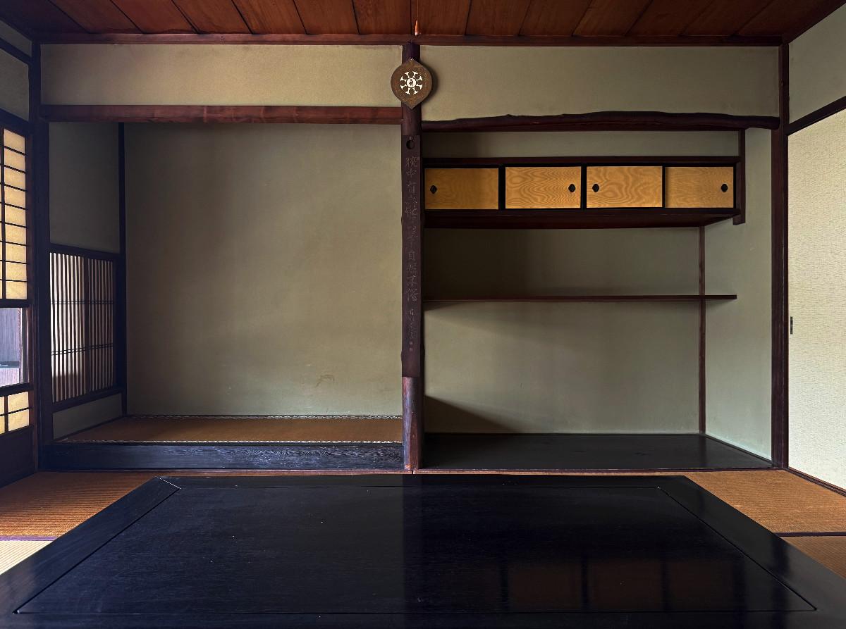 京都市上京区大宮通鞍馬口上る若宮堅町92番地の賃貸物件/2階座敷床の間。ここも1階に負けず簡素で美しい造りです。誇示してないが贅沢な納まり