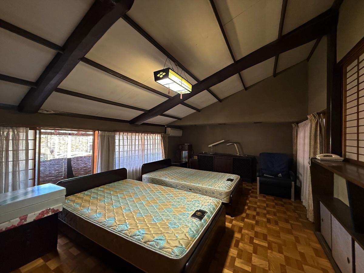 京都市上京区大宮通鞍馬口上る若宮堅町92番地の賃貸物件/2階通りに面した洋室。ここは無くして店の間を吹き抜けに改修しても格好良さそうです。エントランスに相応しい抜けた空間を造ることができるでしょう