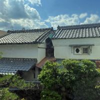 京都市上京区大宮通鞍馬口上る若宮堅町92番地の賃貸物件/敷地西側に建つ蔵2棟。北側の蔵は貸主様が物置として使用。南側の蔵はテナント範囲として使用可能になります。瞑想・スパ空間として改修しても良さそう