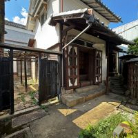 京都市上京区大宮通鞍馬口上る若宮堅町92番地の賃貸物件/蔵外観。南側の蔵の周りにはゆとりある区間があるので、バックヤードスペースとして区画切り分けもし易そうです