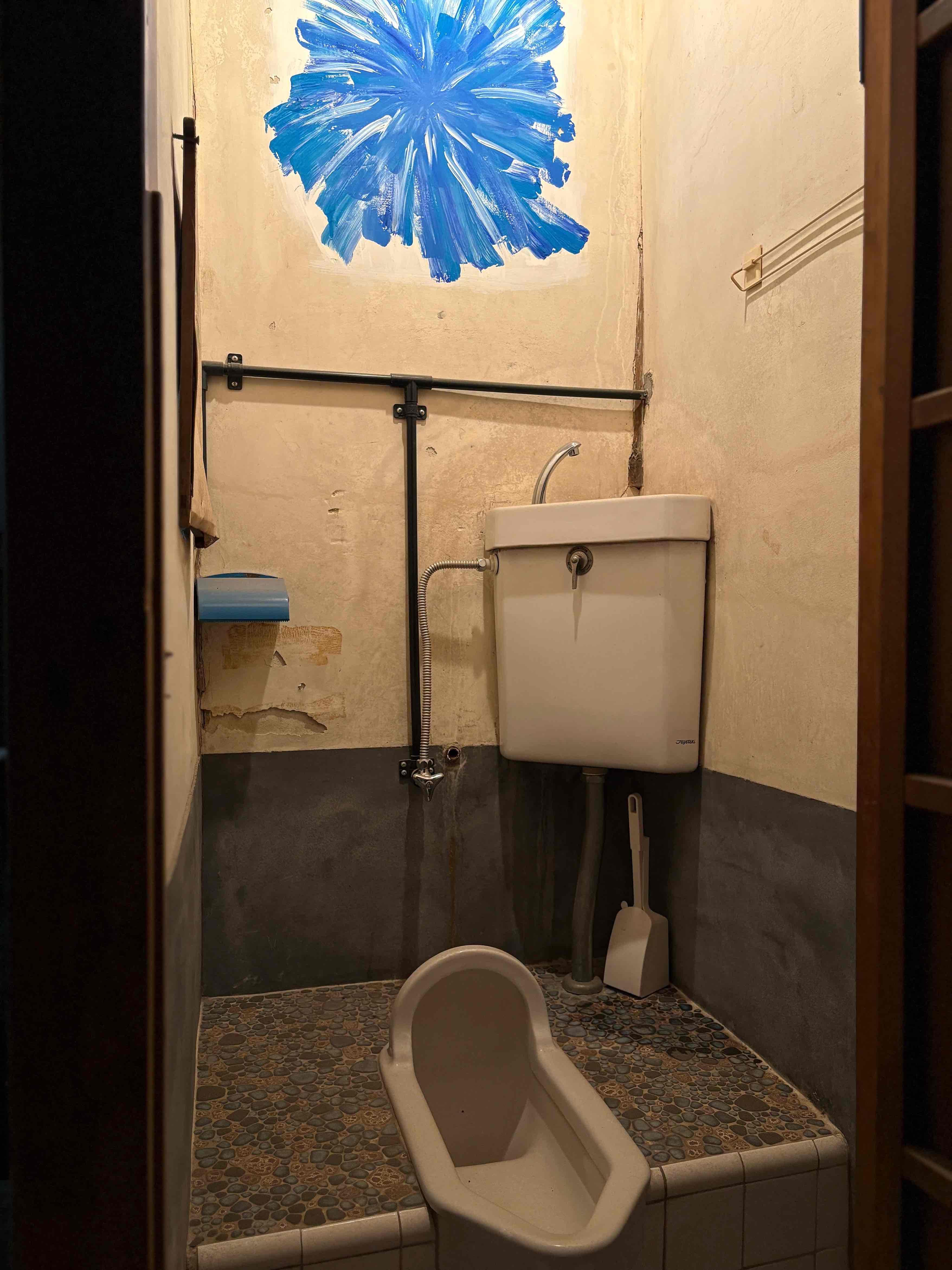 京都市東山区門脇町182の賃貸物件/トイレは和式なので、気になる方は改装しましょう。