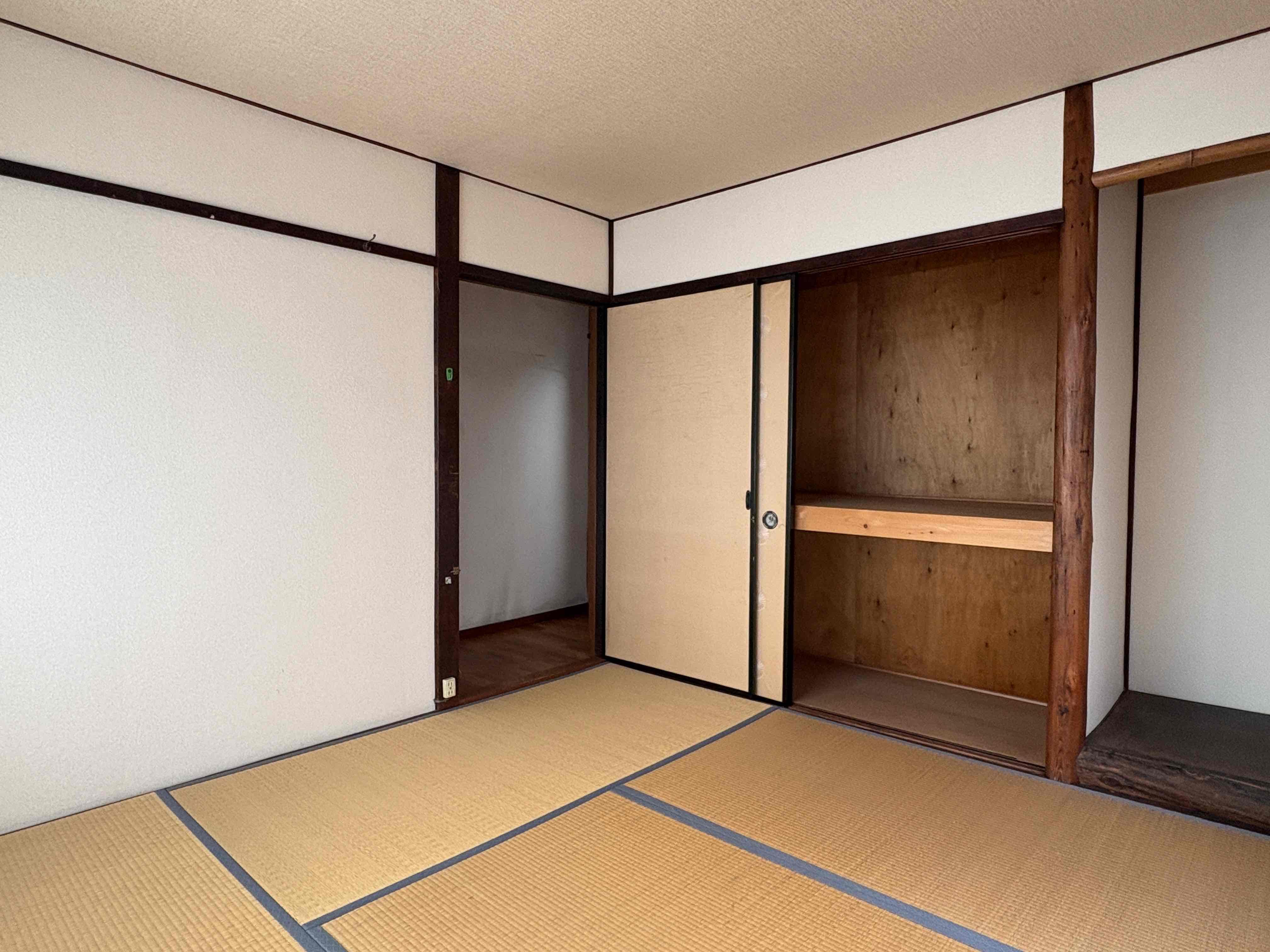 京都市東山区門脇町182の賃貸物件/2階にも押入があるので、1人暮らしであれば問題無さそう。