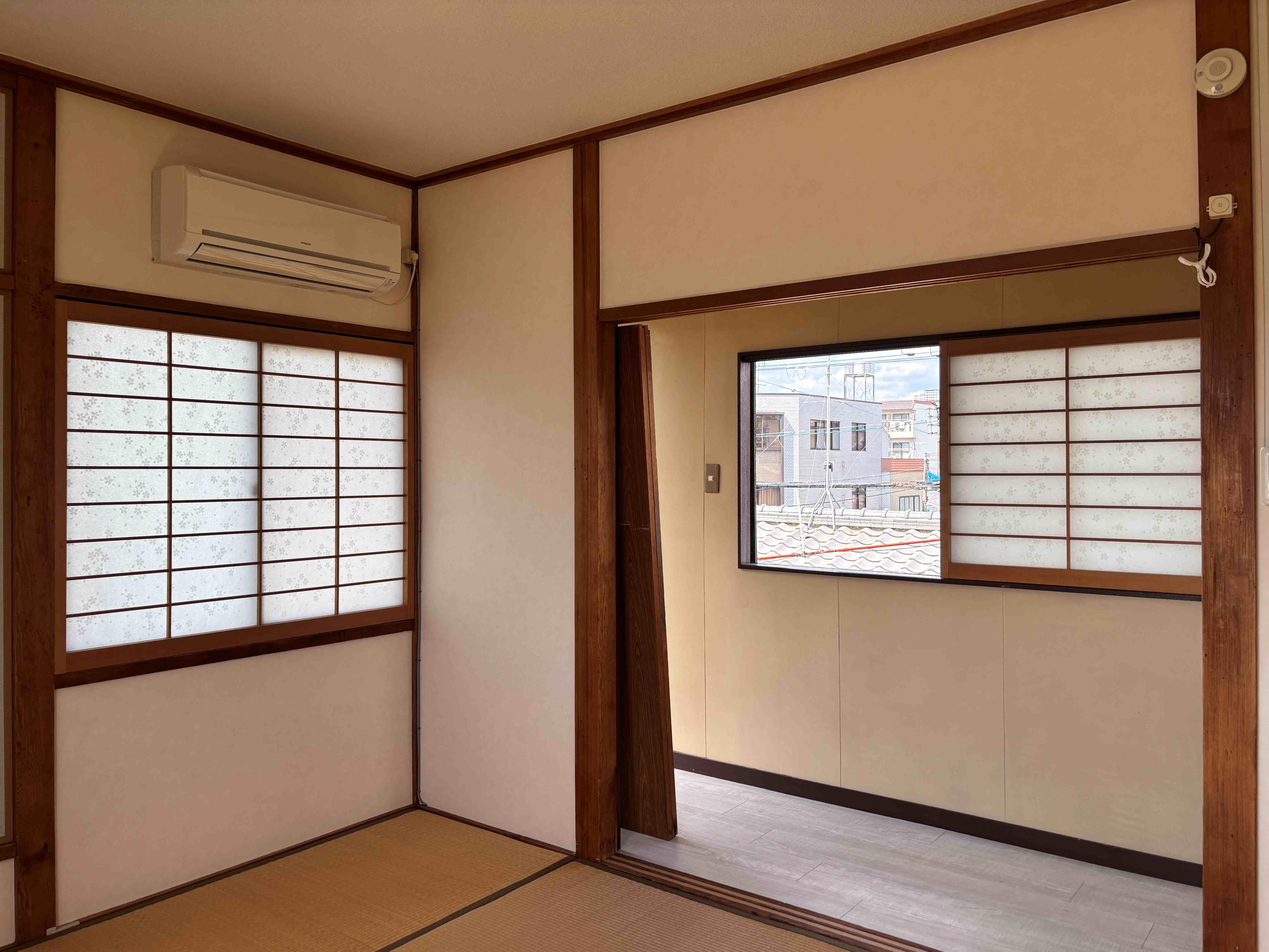 京都市上京区室町通上立売西入上立売町8の賃貸物件/和室からつながる廊下スペース。障子越しの光が心地よい通り道です。