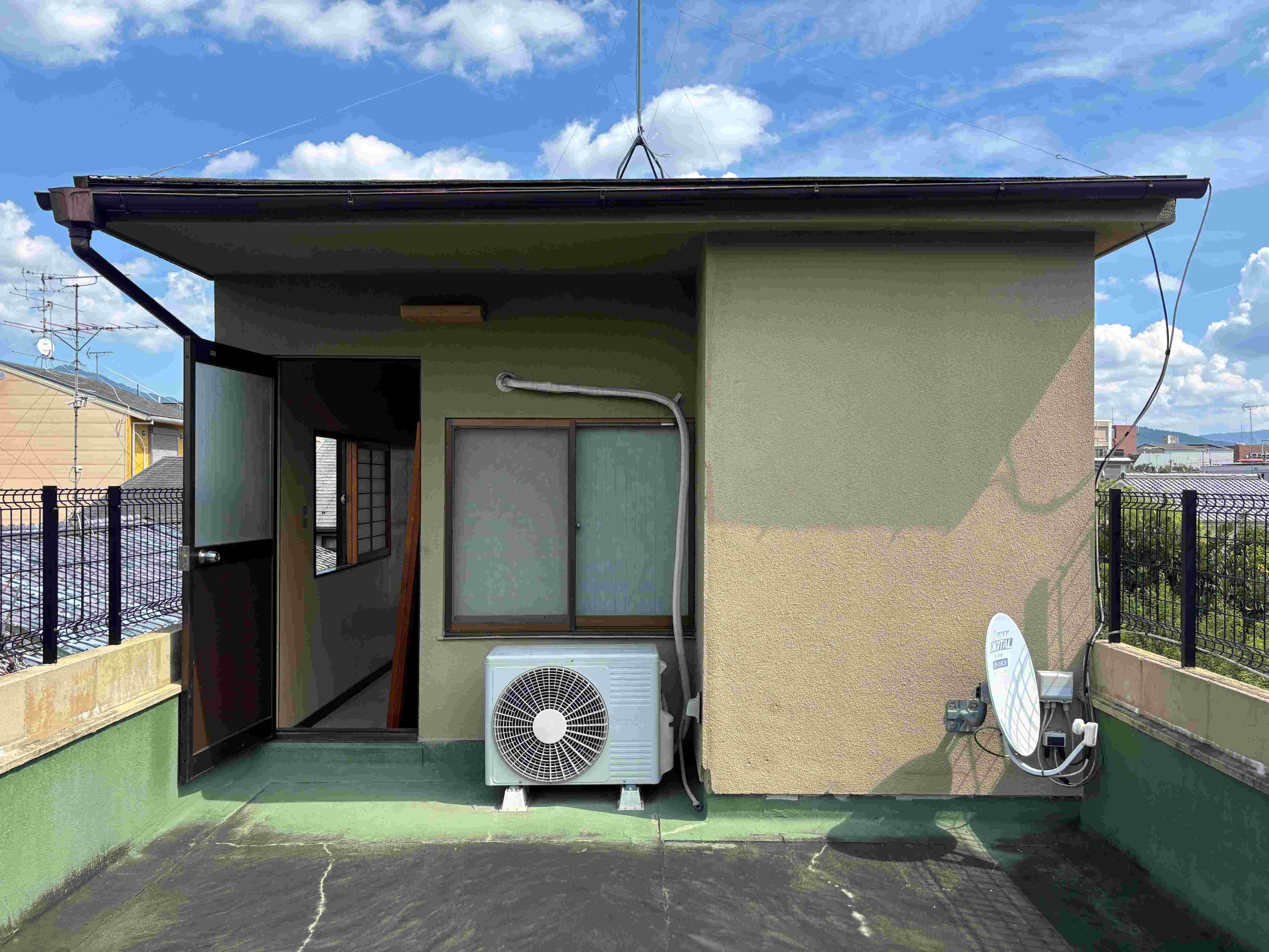 京都市上京区室町通上立売西入上立売町8の賃貸物件/ルーフバルコニーから室内をのぞむ。ひと部屋と“ひと空”がつながる感覚。