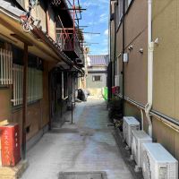 京都市上京区室町通上立売西入上立売町8の賃貸物件/この路地の奥、右手に建物の入口があります。