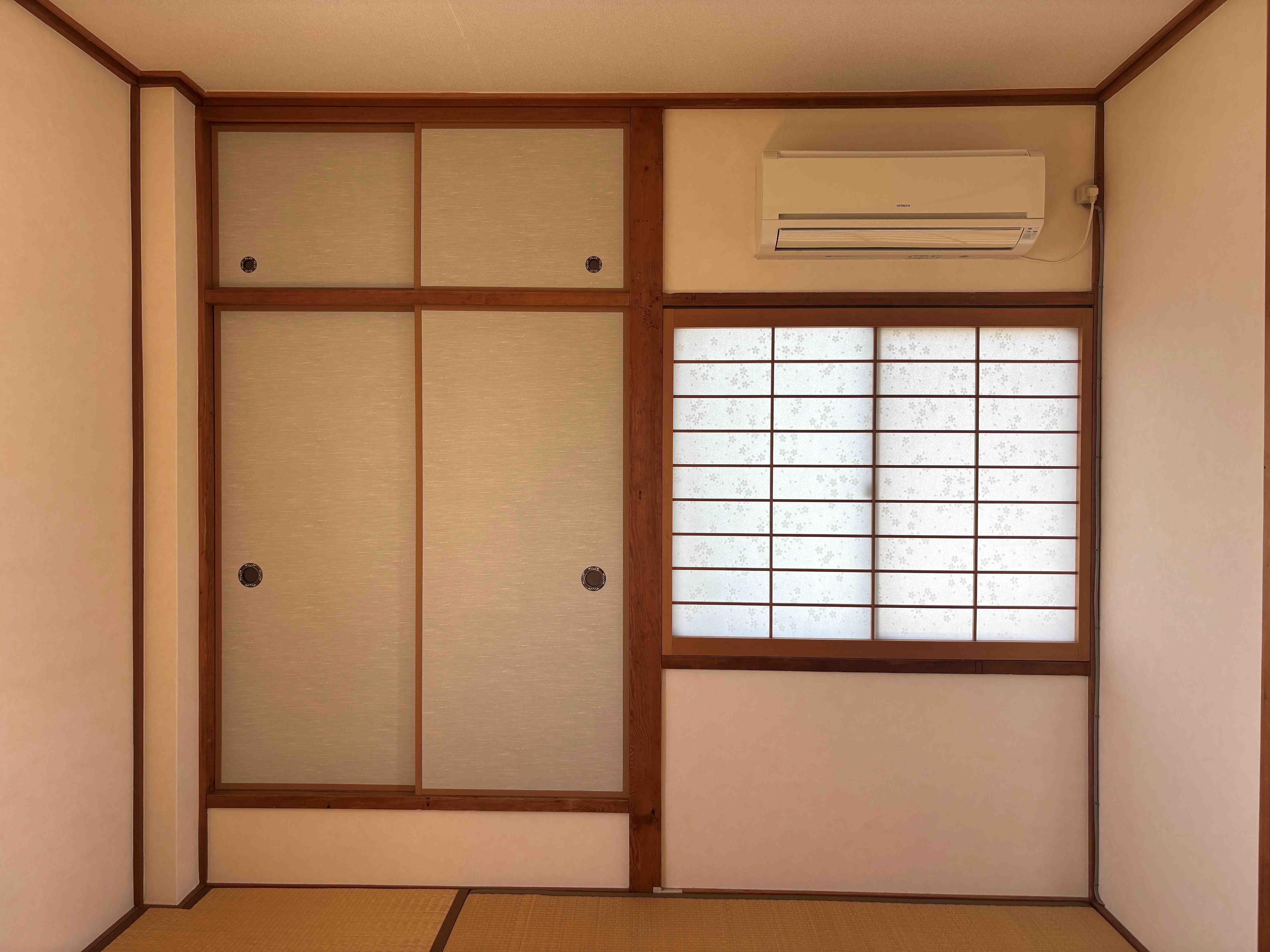 京都市上京区室町通上立売西入上立売町8の賃貸物件/畳と障子、そしてエアコン。ミニマルだけど整った空間です。