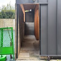 京都市上京区室町通上立売西入上立売町8の賃貸物件/ここから建物に入り、階段を上がって部屋へ。ちょっと秘密基地に入るような気分です。