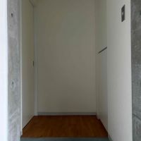 京都市中京区鍵屋町469の賃貸物件/玄関はフラット。右側にゆとりあるシューズボックス。