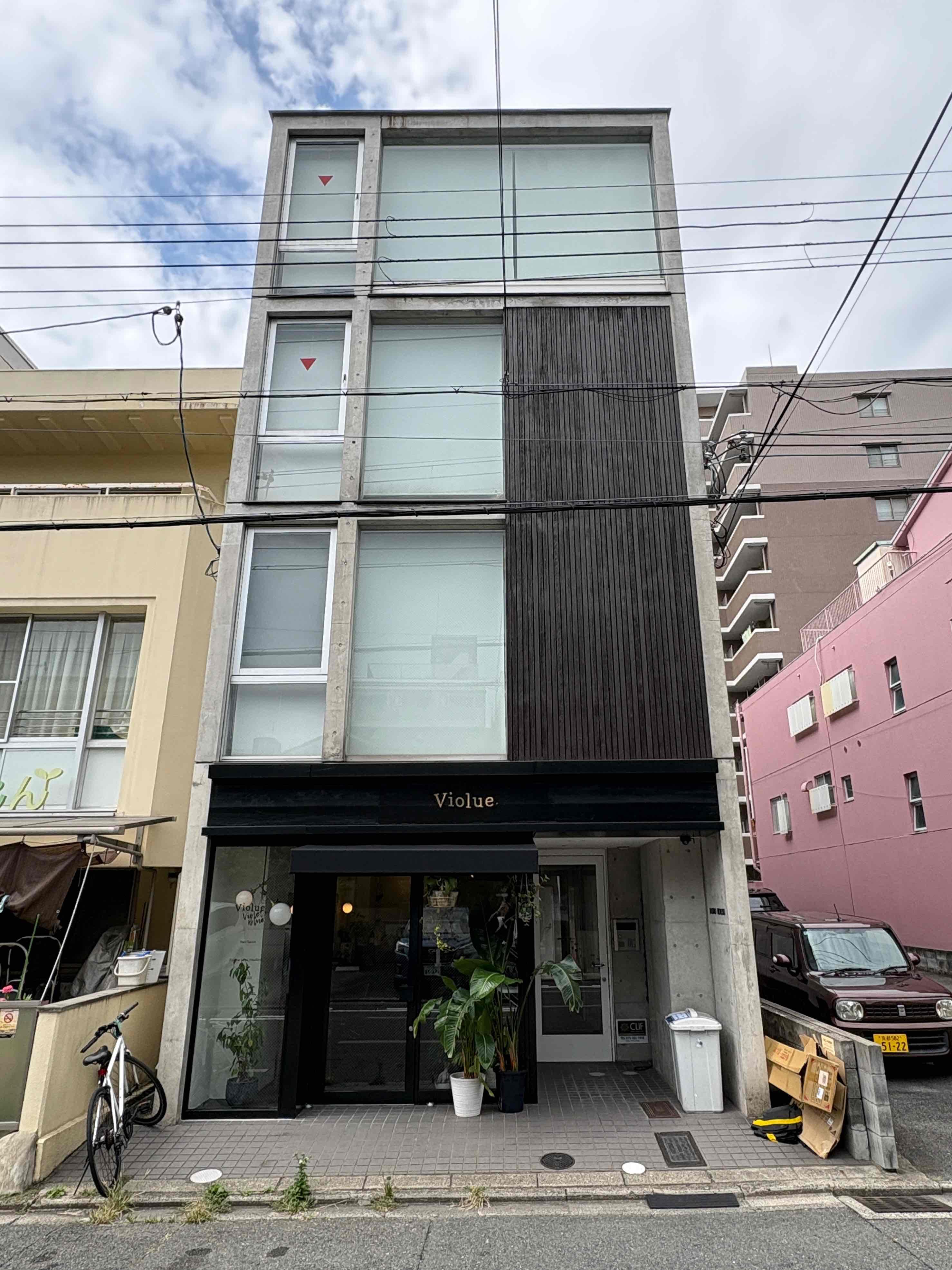 京都市中京区鍵屋町469の賃貸物件/1階には美容室が入ってます
