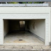 京都市左京区上高野西明寺山33ー10の売買物件/車庫。高さが低いので車種は限られてしまいます。いっそ物置にしてもありかも