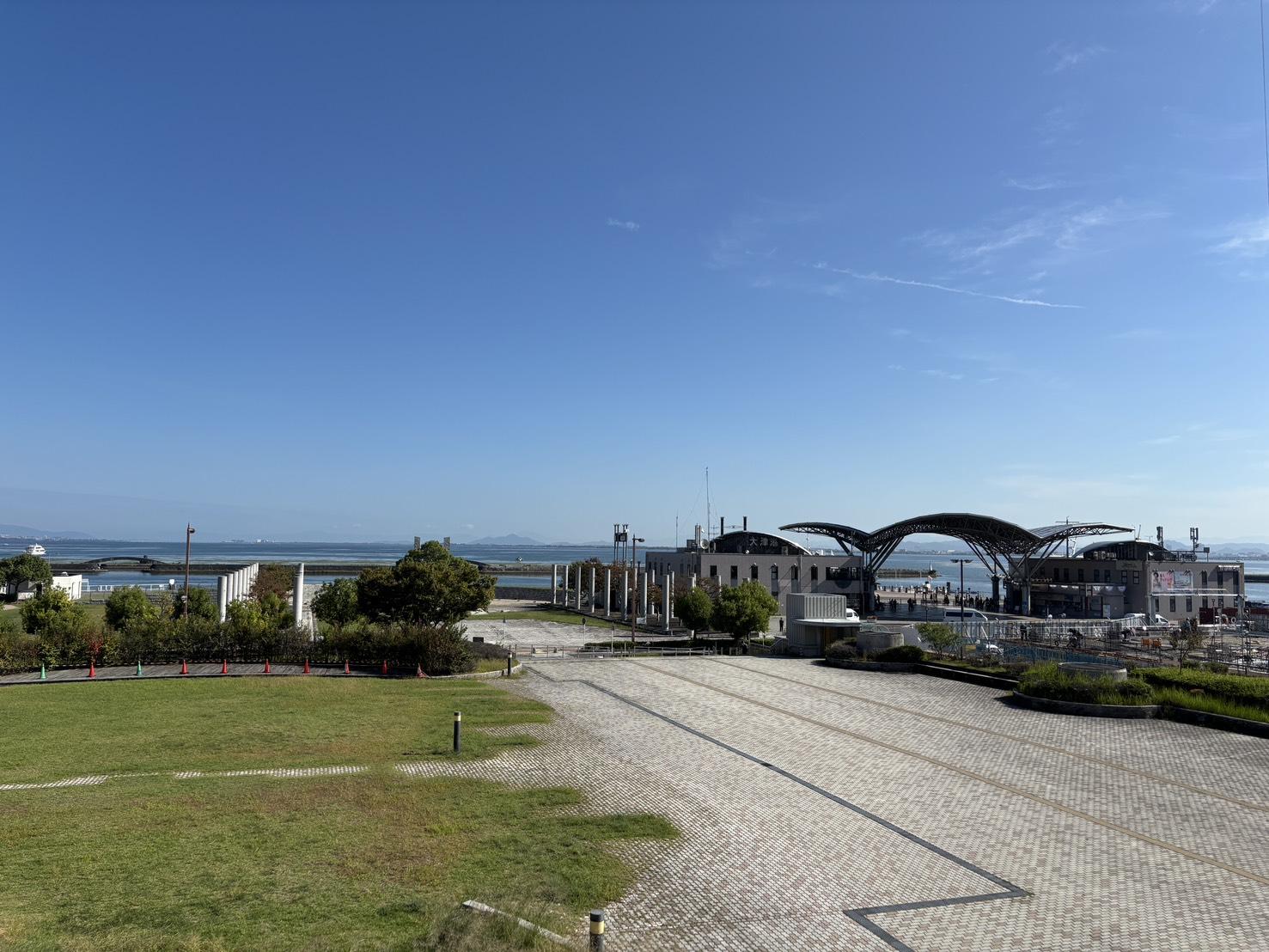 滋賀県大津市浜大津3丁目4-8の売買物件/浜大津駅を出ると、この景色。