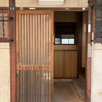 滋賀県大津市浜大津3丁目4-8の売買物件/玄関を開けると、すぐに奥の光が見える。そんな抜けのある間取りです。