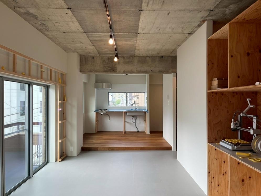 京都市右京区嵯峨中通町13-36の賃貸物件/【301】右手には3Dプリンターが設置してある