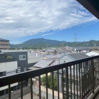 京都市右京区嵯峨中通町13-36の賃貸物件/4階共用廊下からはこの様に周辺がスカッと見えます