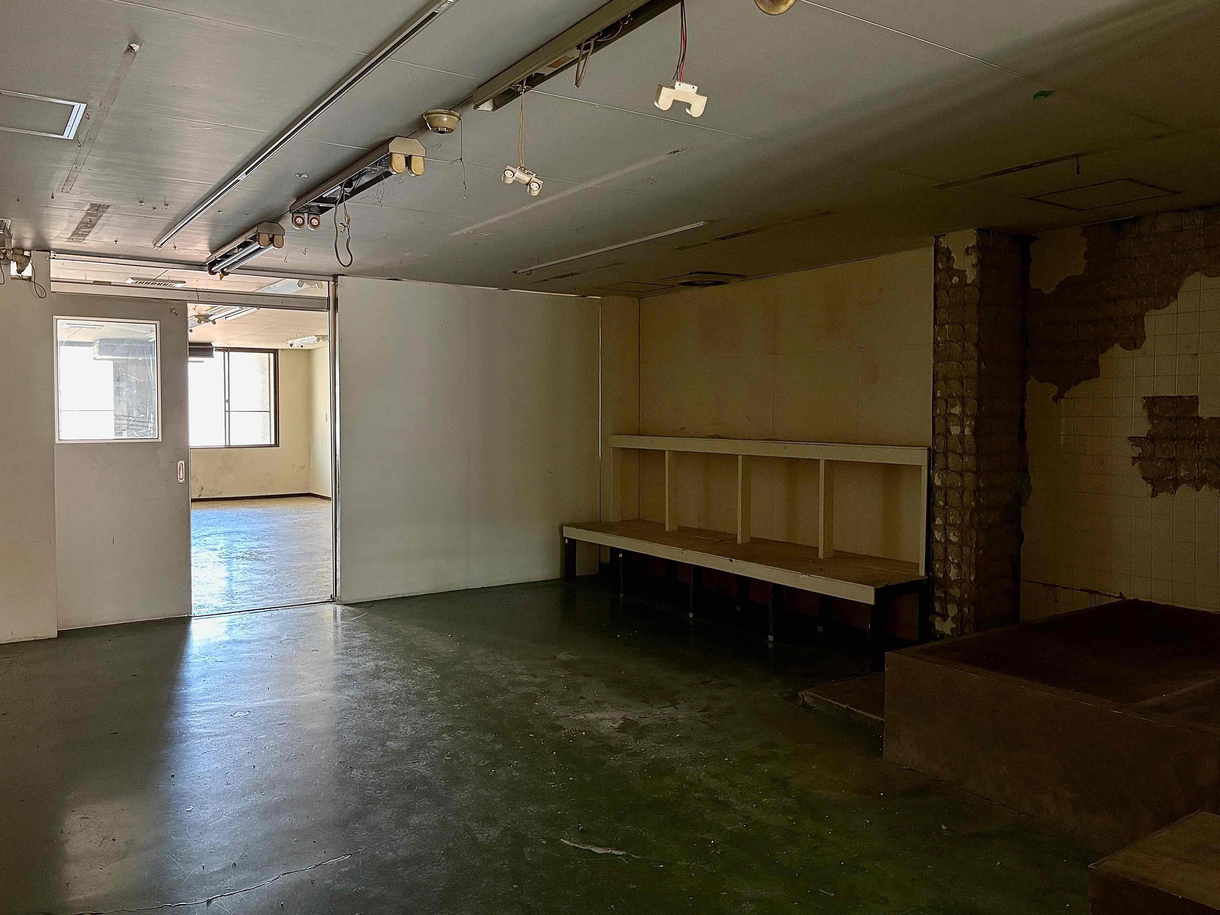 京都市東山区三条通北裏白川筋西入石泉院町394の賃貸物件/部屋の中央あたりは少々暗めかもしれません