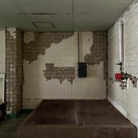 京都市東山区三条通北裏白川筋西入石泉院町394の賃貸物件/小上がりのようなスペース。所々剥がれたタイルが個人的に好みです。