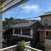京都市東山区三条通北裏白川筋西入石泉院町394の賃貸物件/バルコニーからは遠くのグリーンがチラリ。左下あたりにほんの少し見えるのが白川