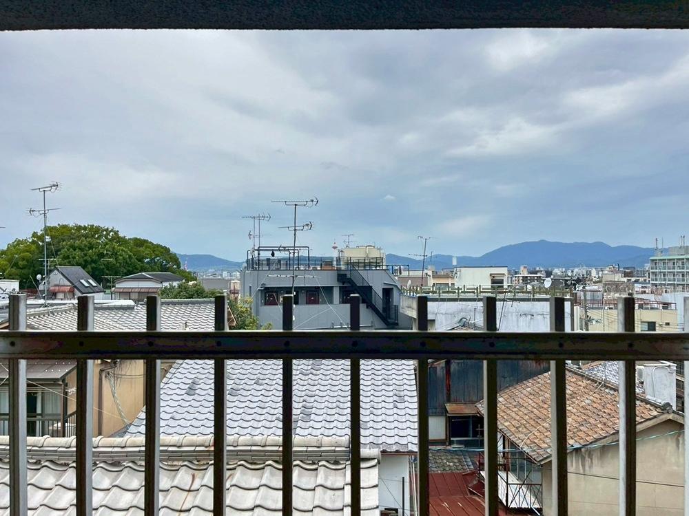 京都市東山区今熊野宝蔵町の売買物件/3階西｜窓から見る南方面