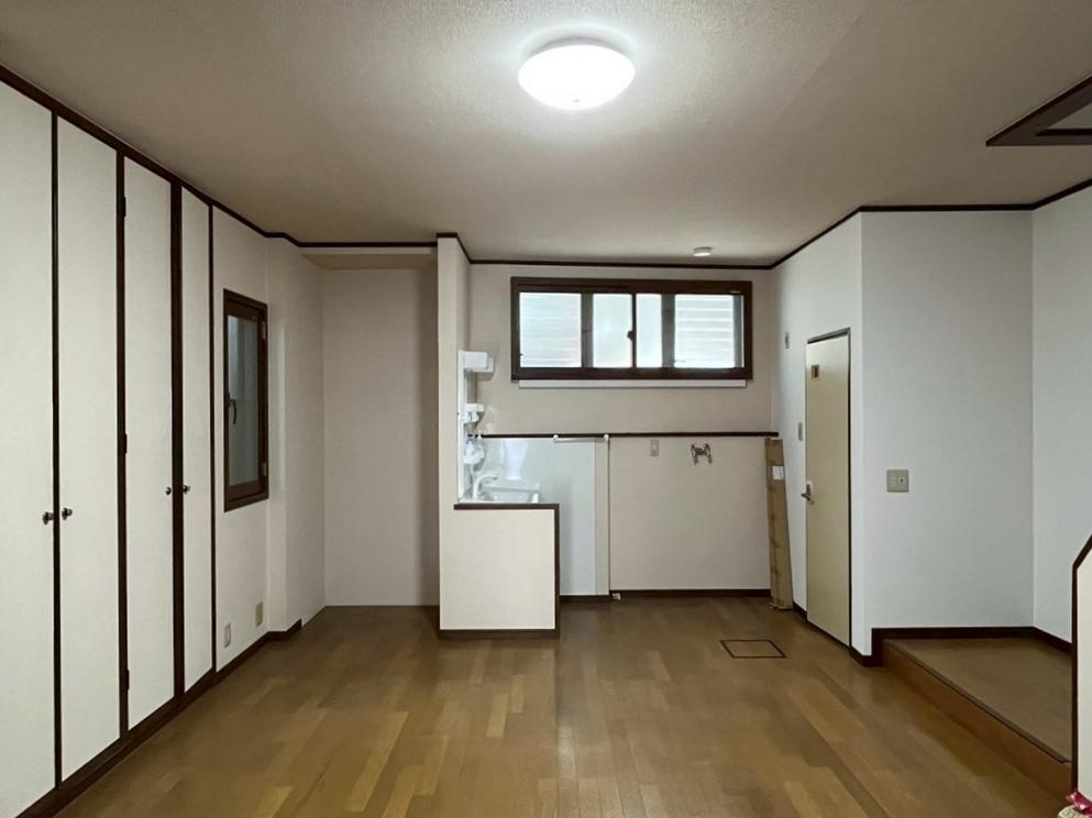 京都市東山区今熊野宝蔵町の売買物件/1階｜玄関からのショット。事務所利用に良さそう。