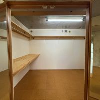 京都市左京区北白川西町77-3の賃貸物件/3階南洋室横にはウォークインクローゼットあり。8畳間ぐらいありそうな広さ