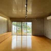 京都市左京区北白川西町77-3の賃貸物件/LDK北側を見る。3階ですが、北側は公園なので遮るものも無し。京大植物園の緑を望めます