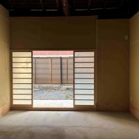 京都市上京区今出川通烏丸東入相国寺門前町636番地4の賃貸物件/土間の壁面は下地に使われる石膏ボードのまま。このまま使ってもよし、DIY相談するもよし。