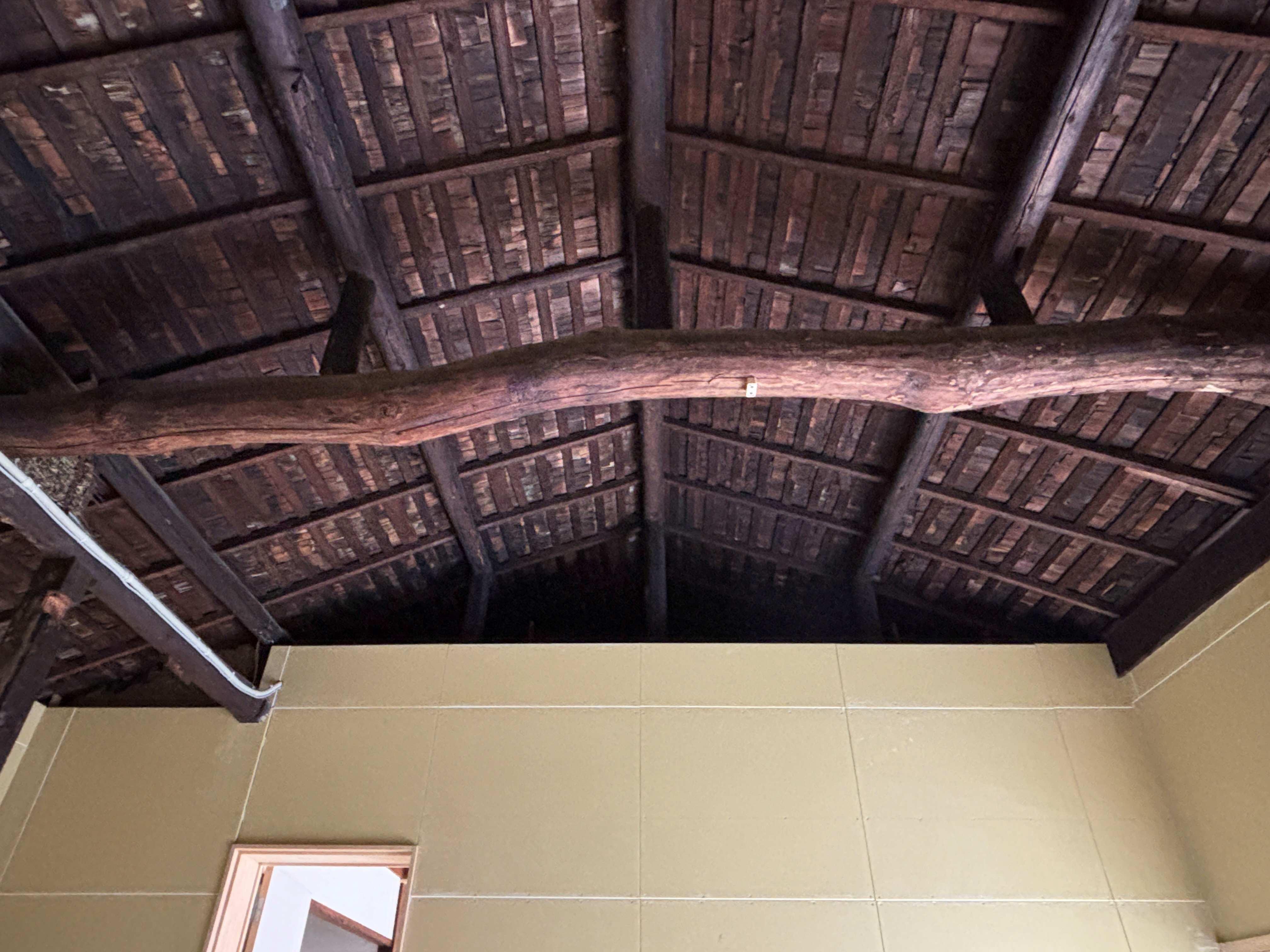 京都市上京区今出川通烏丸東入相国寺門前町636番地4の賃貸物件/高い天井の下、土間には趣のある梁がのびやかに。