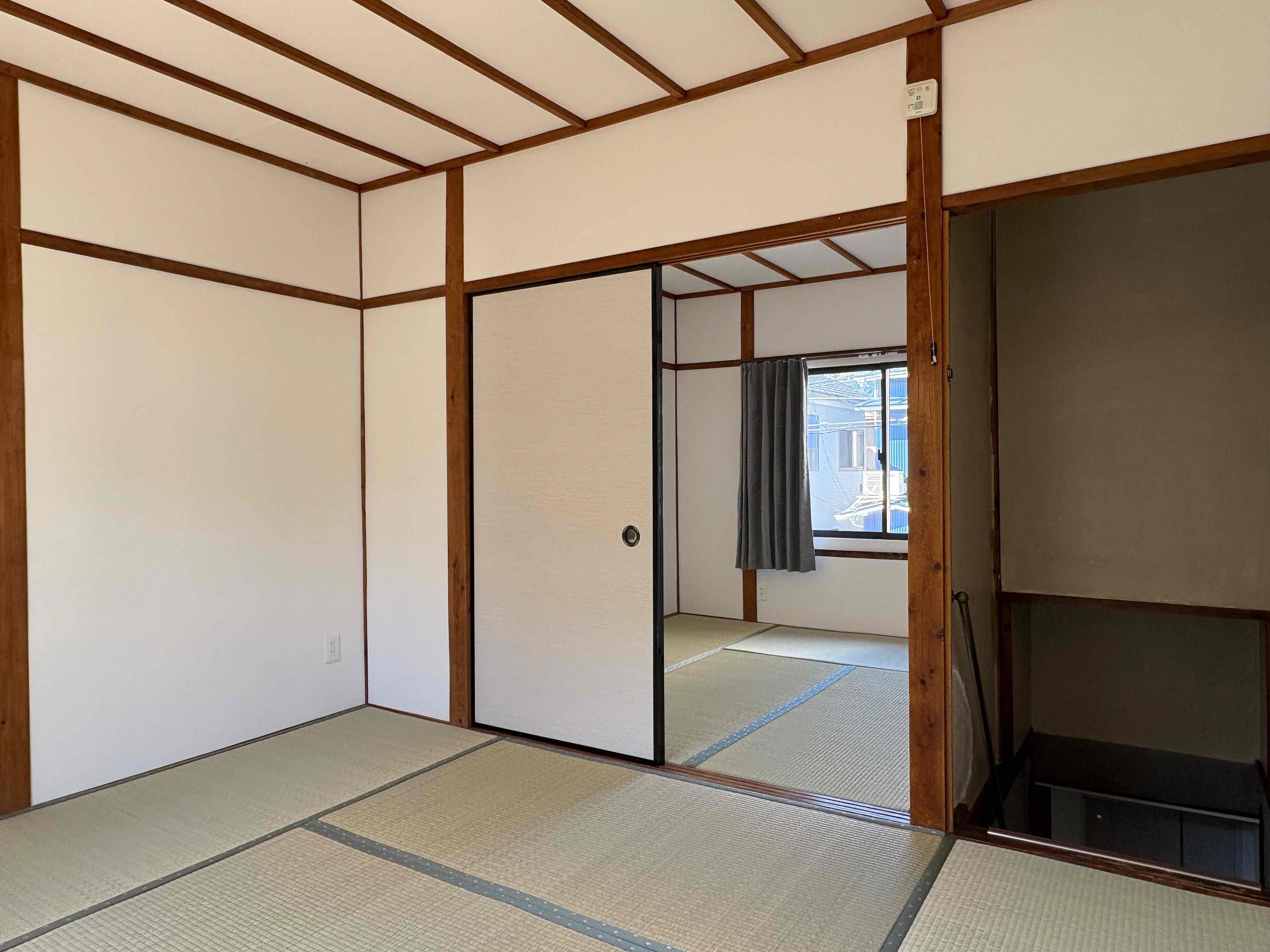 京都市西京区嵐山朝月町5-3の賃貸物件/エアコンは東側にのみ設置されているので、襖は取っ払って広々使っても良いかも