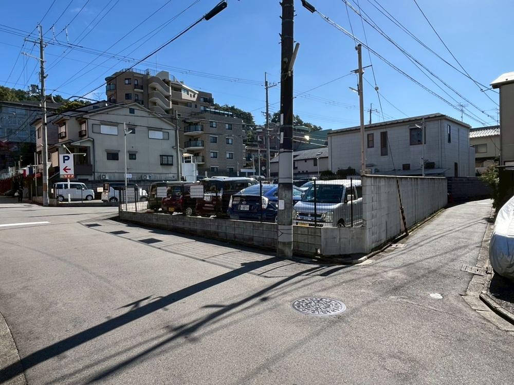 京都市左京区北白川東伊織町16-2の売買物件/この右側の路地を入って行きます