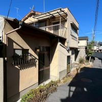 京都市左京区北白川東伊織町16-2の売買物件/外灯がついているのが附属建物（平屋）