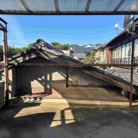 京都市北区紫竹西桃ノ本町５の賃貸物件/隣家の屋根が目の前にこんにちは。周囲の視線は気にしなくて良さそう