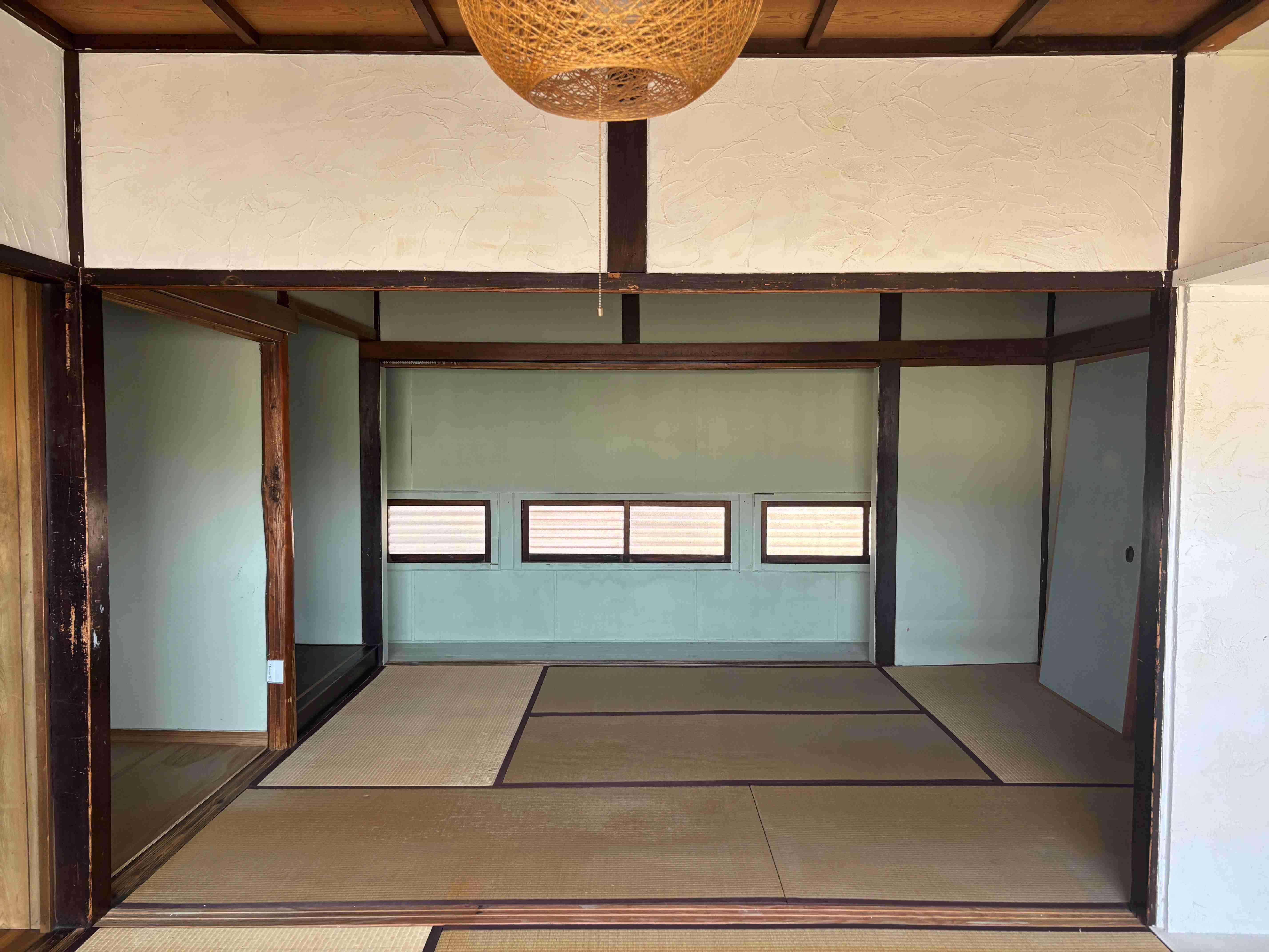 京都市北区紫竹西桃ノ本町５の賃貸物件/壁のライムグリーンが印象的な壁面、このまま使っても