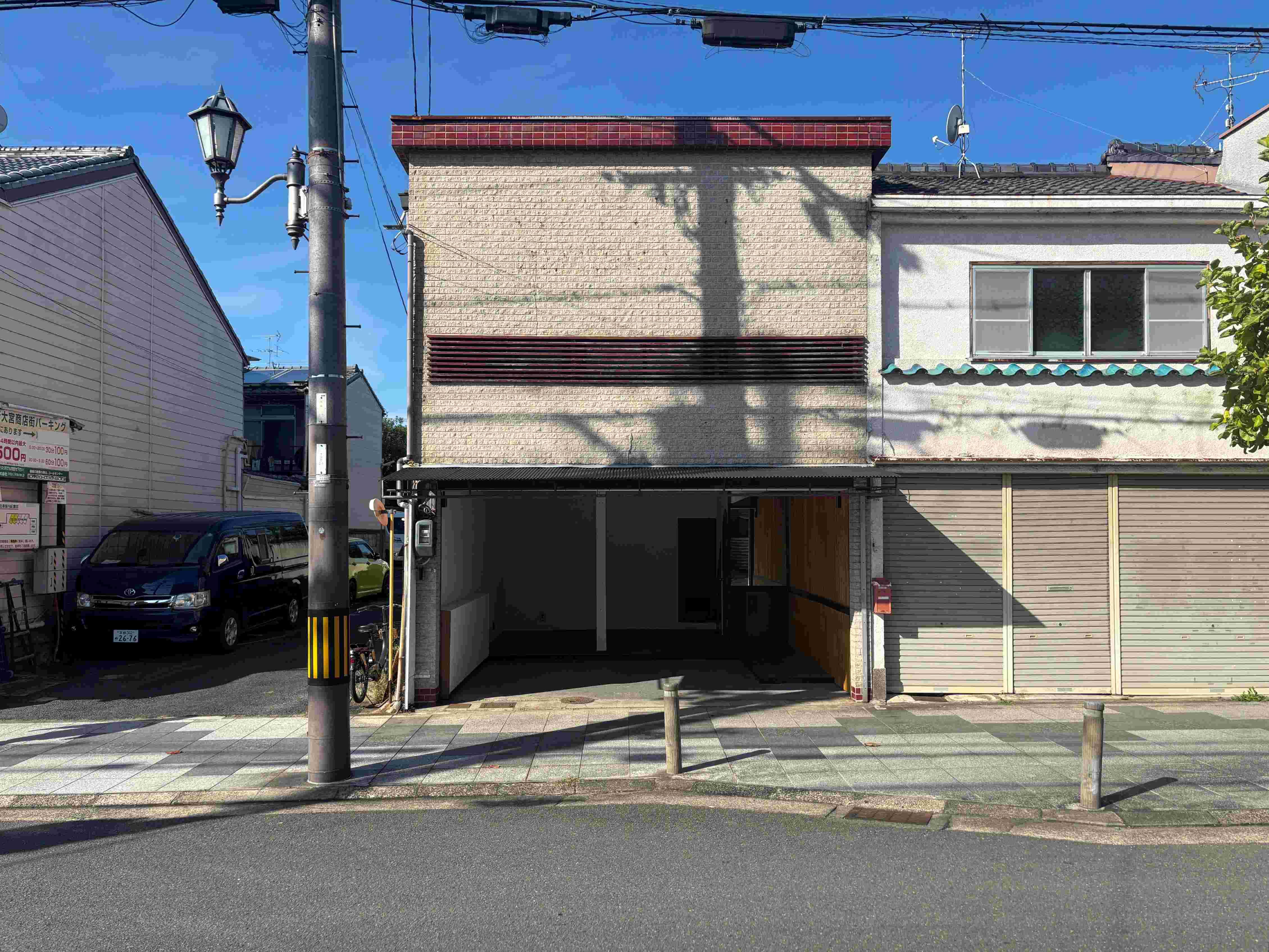 京都市北区紫竹西桃ノ本町５の賃貸物件/通りに馴染む優しい色合いの外観