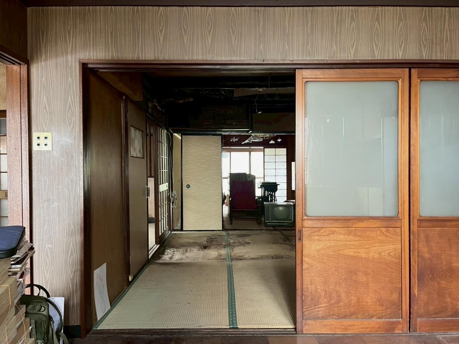 京都市伏見区瀬戸物町725-2の賃貸物件/洋室から中の間、座敷遠くに続きます