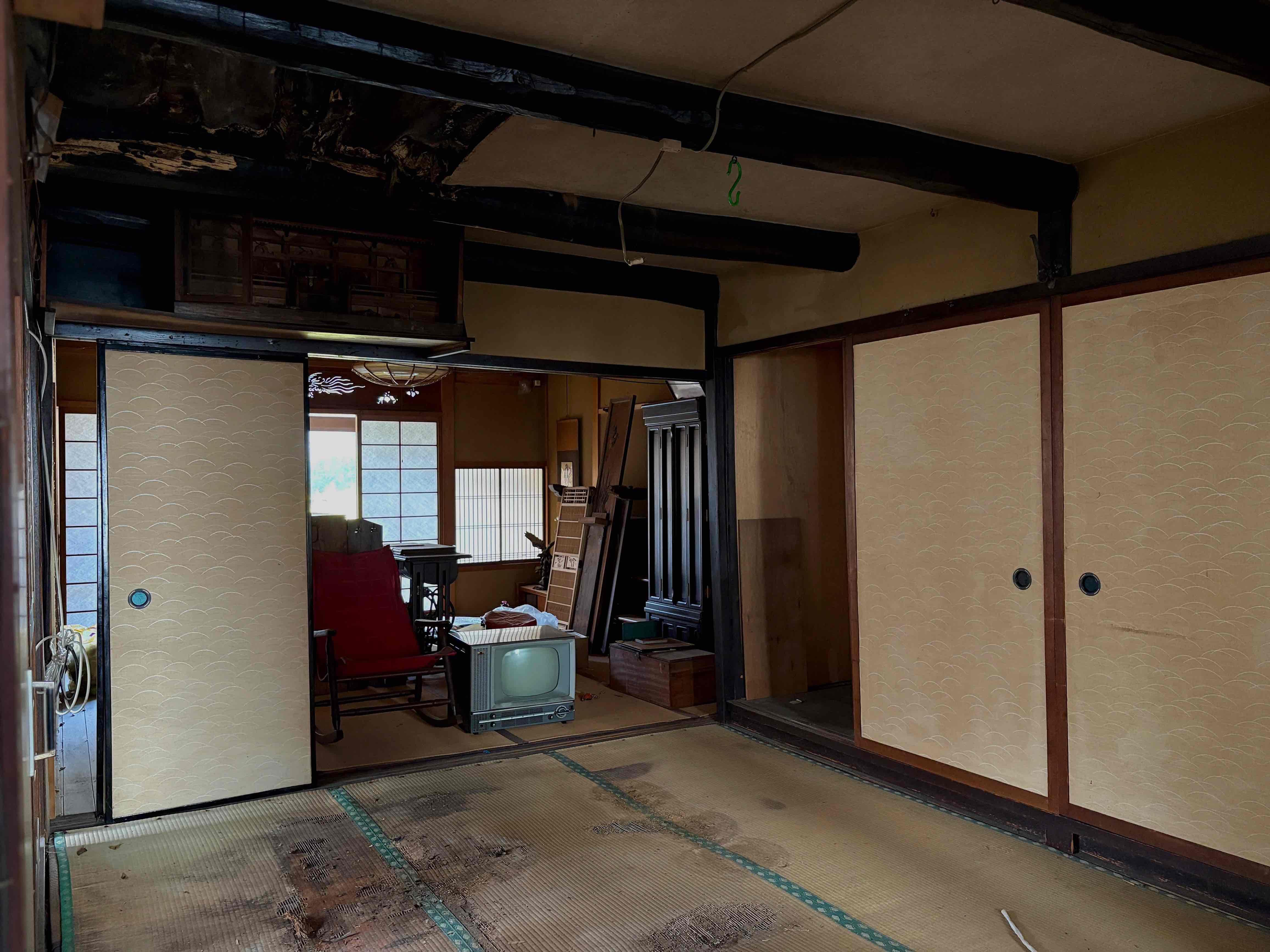 京都市伏見区瀬戸物町725-2の賃貸物件/中の間。現状雨漏りもありますが貸主にて修繕予定